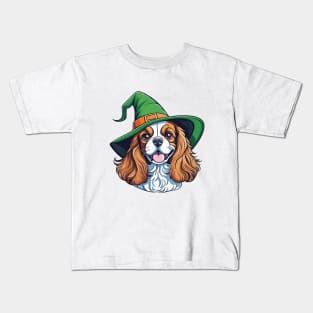 A brown and white dog wearing a green witches hat Kids T-Shirt